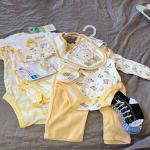 Baby gift set 3 pack onesies plays 4 piece set of creeper pants bib